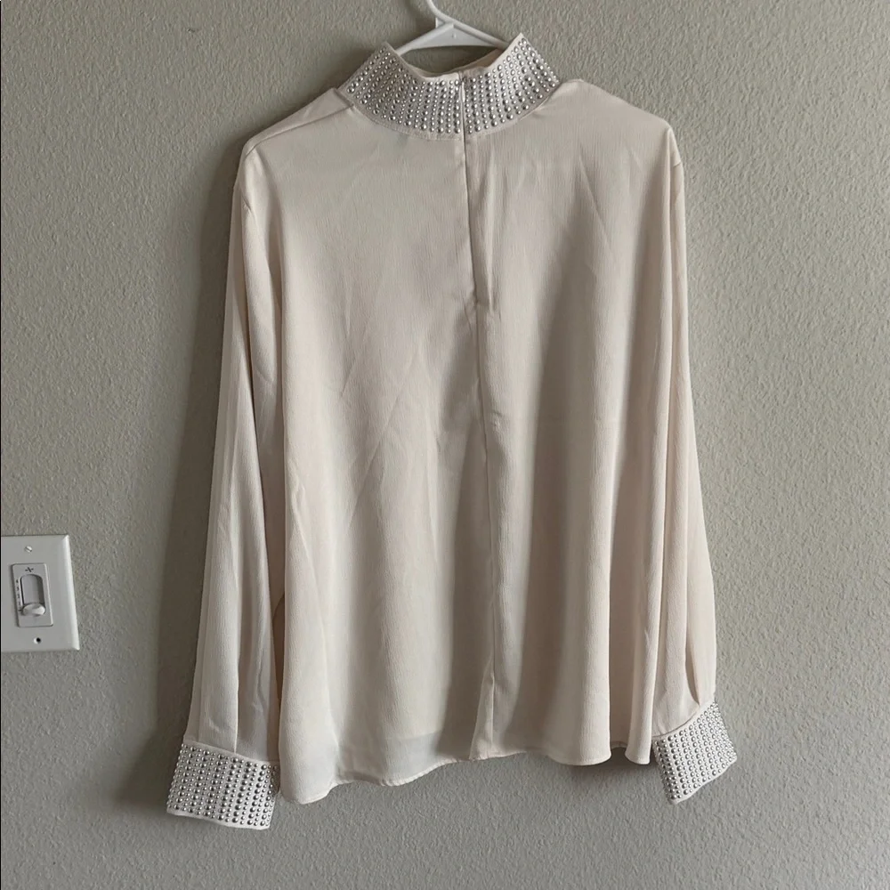 H&M Cream Long-Sleeve Blouse with Embellished Cuffs and Collar - Picture 4 of 6
